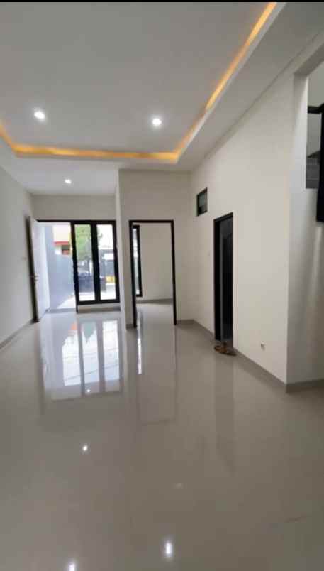 dijual rumah rungkut asri