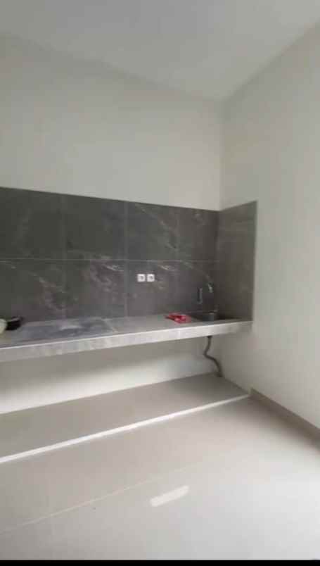 dijual rumah rungkut asri