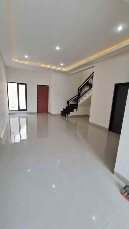 dijual rumah rungkut mapan