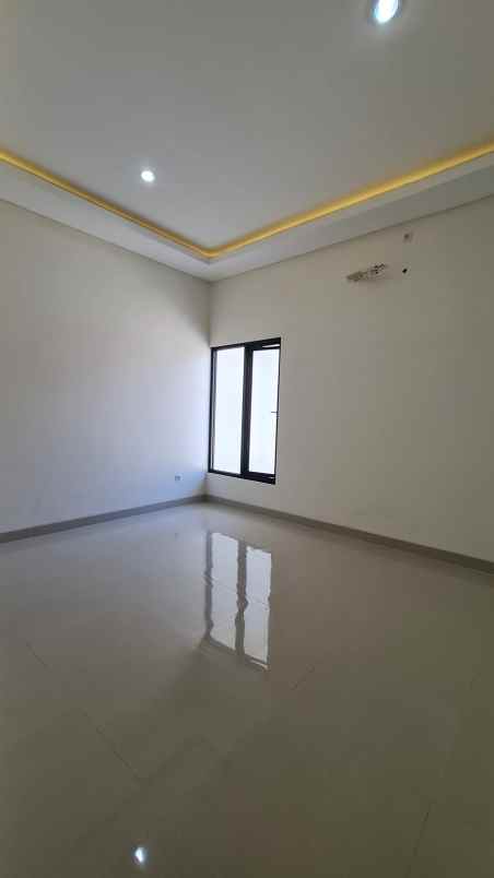 dijual rumah rungkut mapan