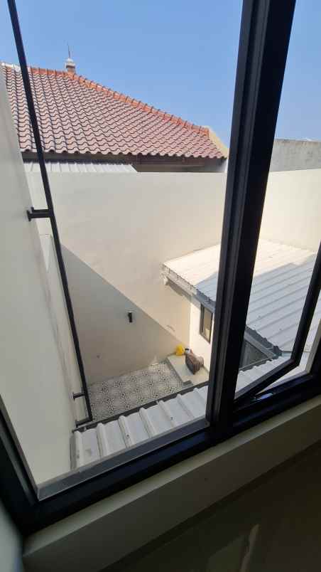 dijual rumah rungkut mapan