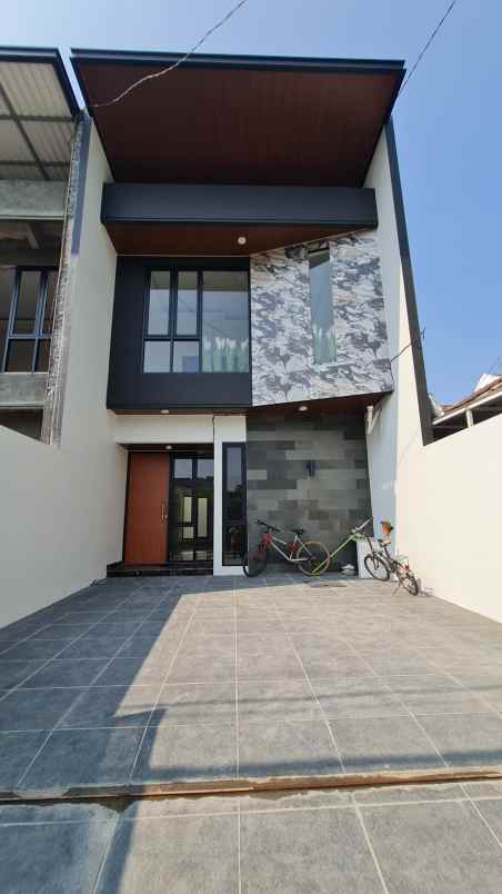 dijual rumah rungkut mapan