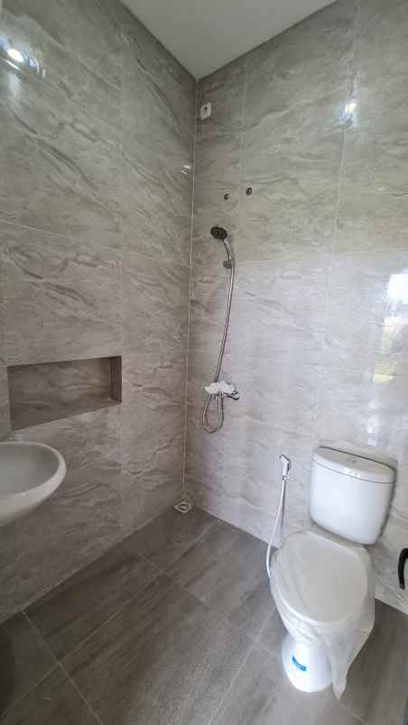 dijual rumah rungkut mapan