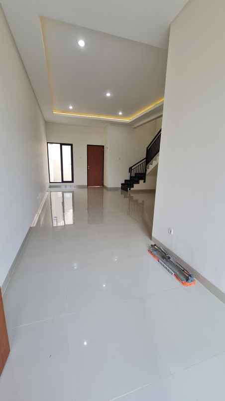 dijual rumah rungkut mapan