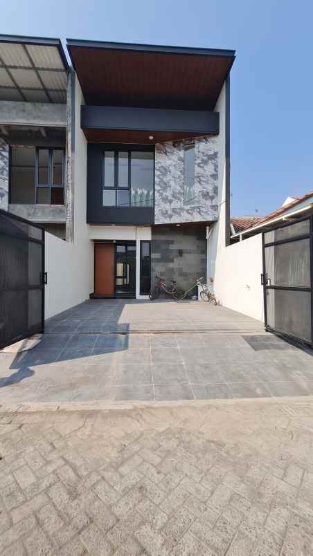 dijual rumah rungkut mapan