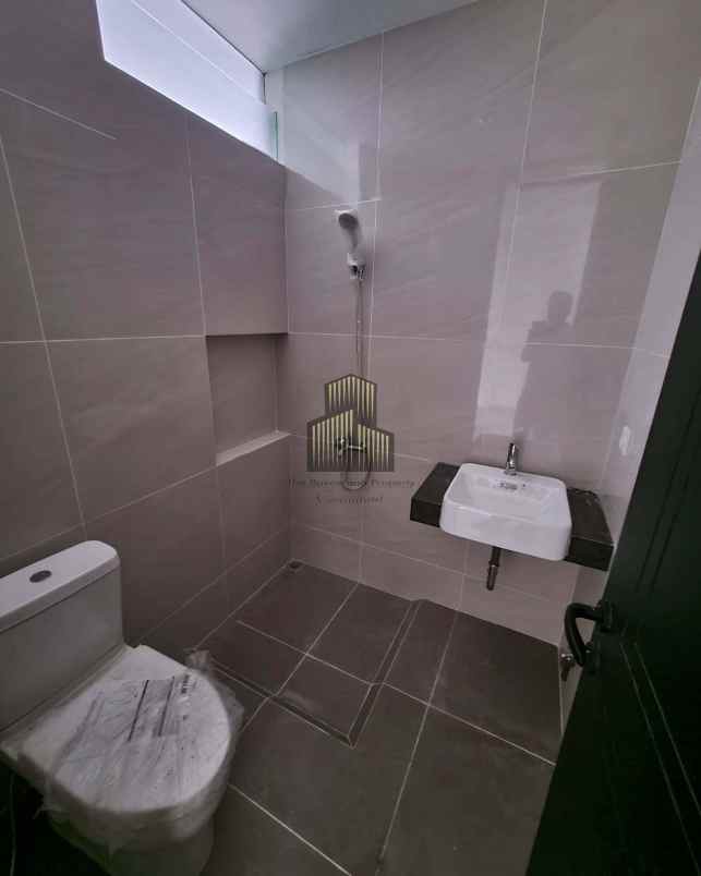 dijual rumah sambiroto