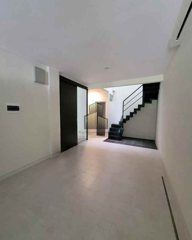 dijual rumah sambiroto