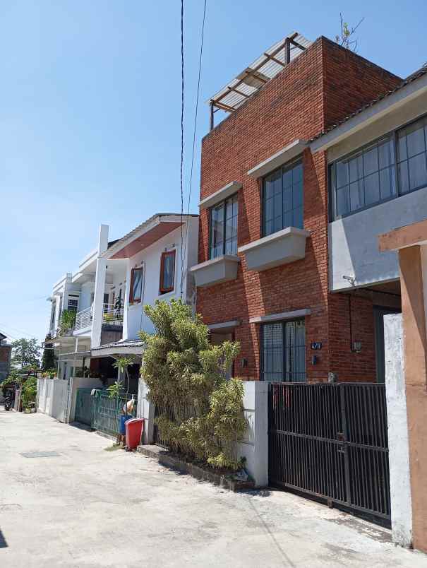 dijual rumah sariwangi