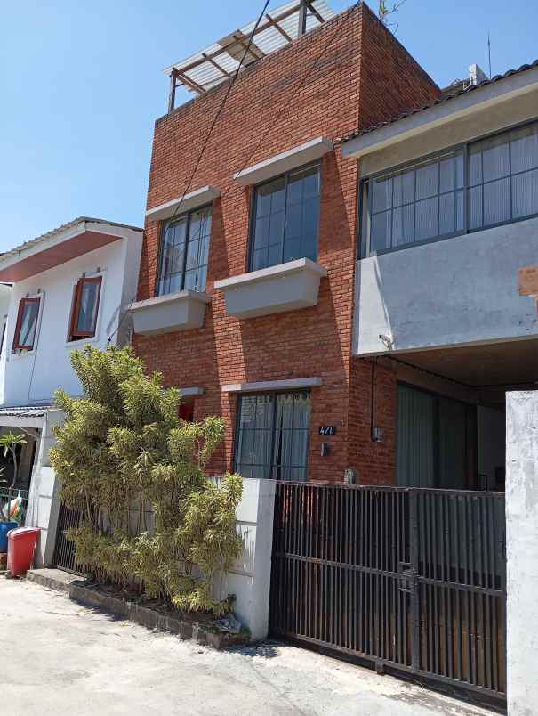 dijual rumah sariwangi