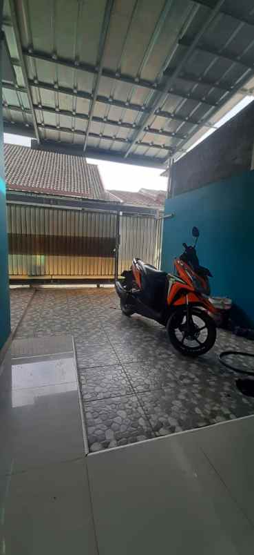 dijual rumah sawangan depok