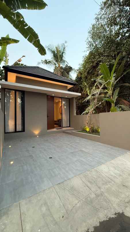 dijual rumah sayegan