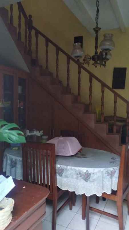 dijual rumah sekeloa