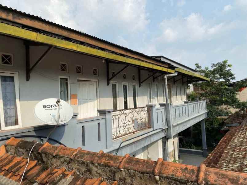 dijual rumah sekeloa