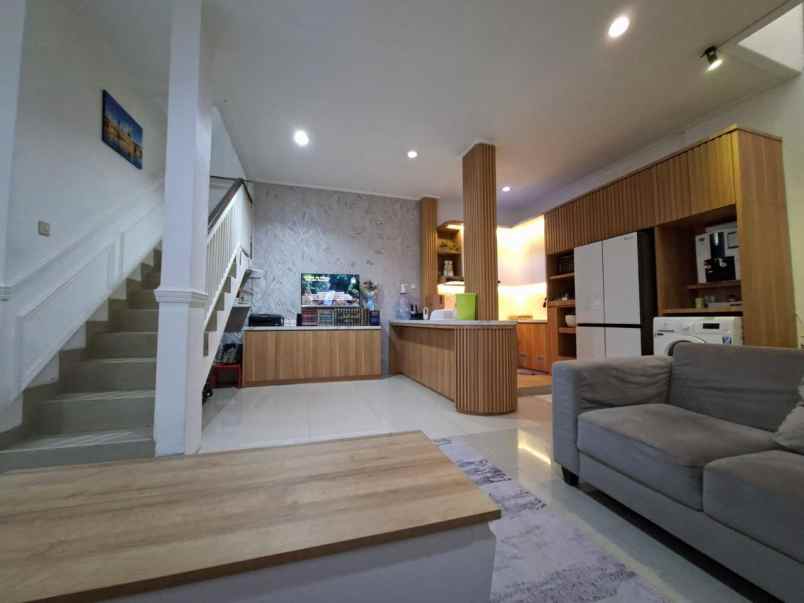 dijual rumah semi furnish perumahan cibubur residence
