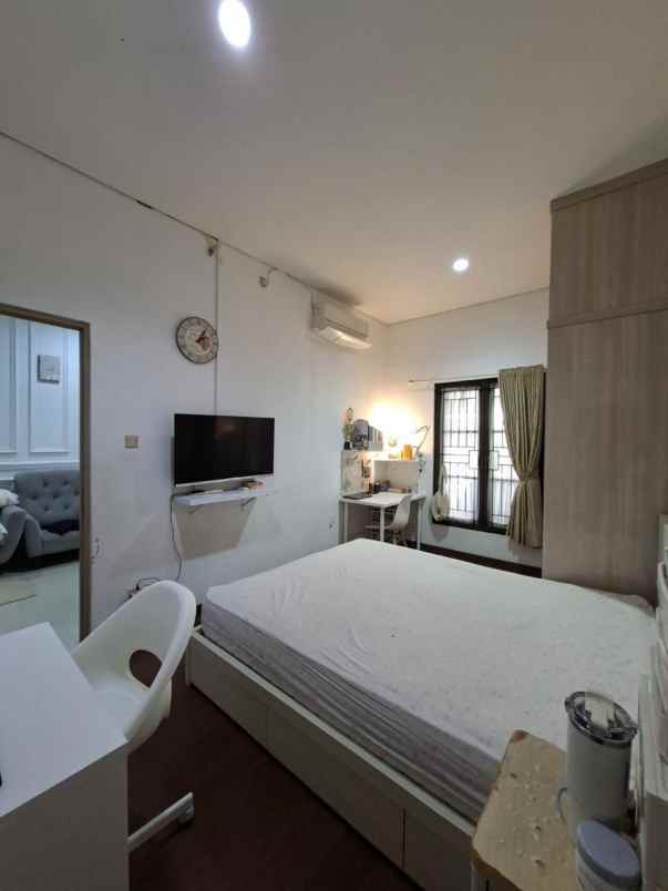 dijual rumah semi furnish perumahan cibubur residence
