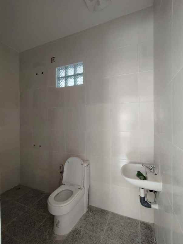 dijual rumah sentul city babakan madang