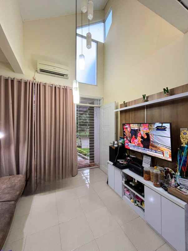 dijual rumah serua ciputat