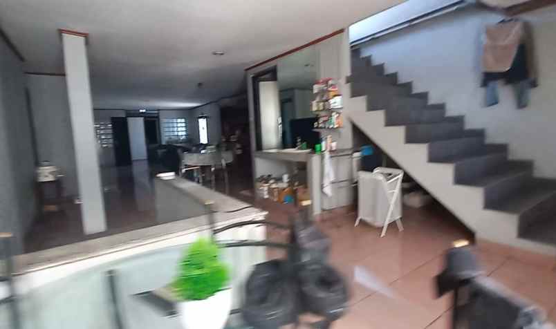 dijual rumah setiabudi