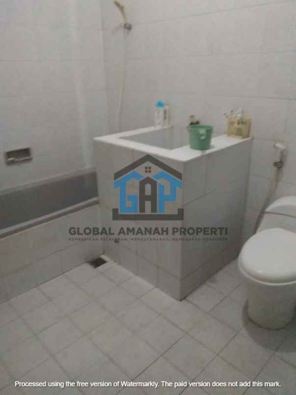 dijual rumah setraduta