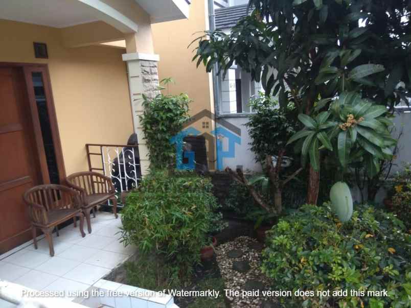 dijual rumah setraduta