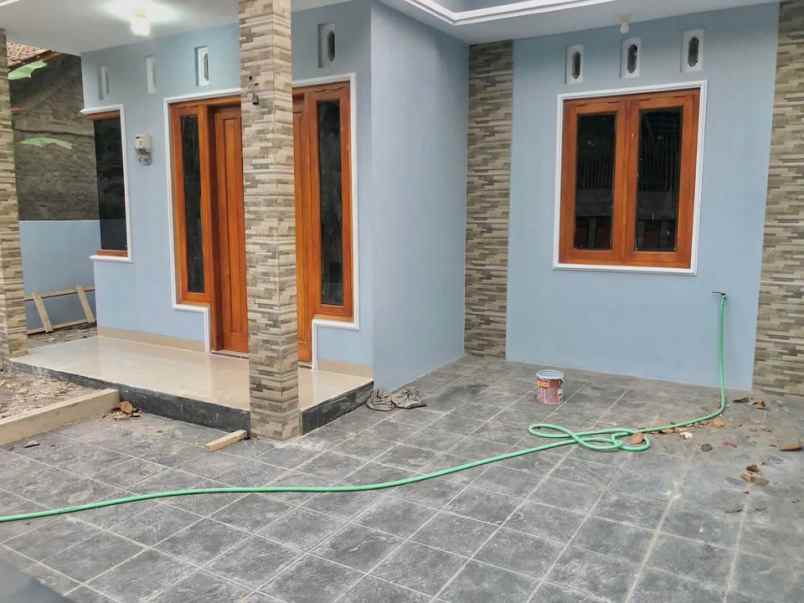 dijual rumah sidomoyo kec godean kab