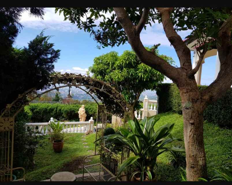 dijual rumah sultan di lembang mewah luas private pool