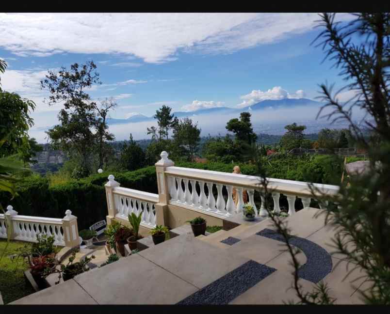 dijual rumah sultan di lembang mewah luas private pool