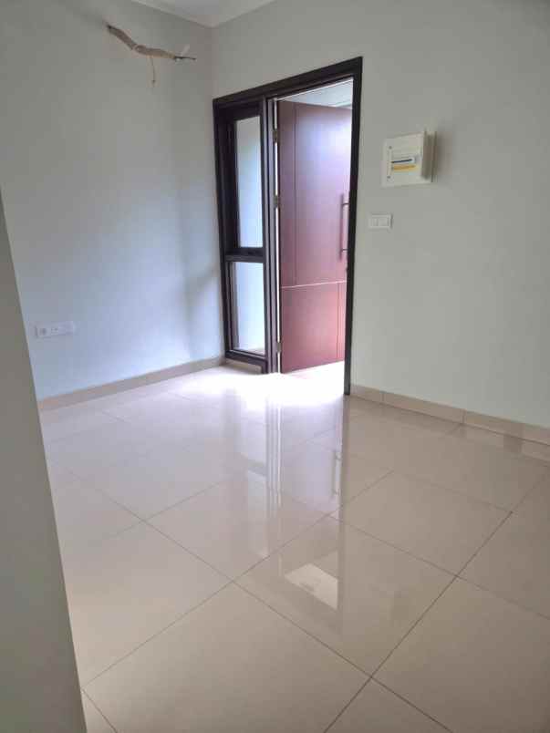 dijual rumah summarecon crown gading