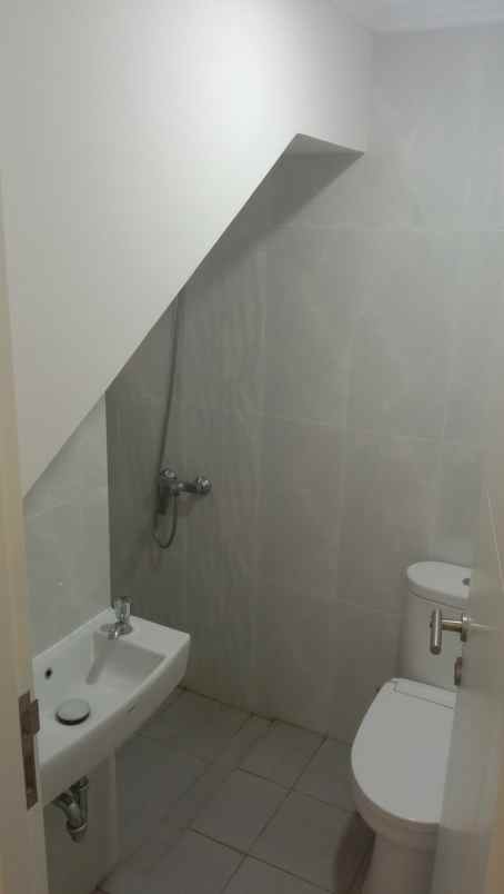 dijual rumah summarecon makassar