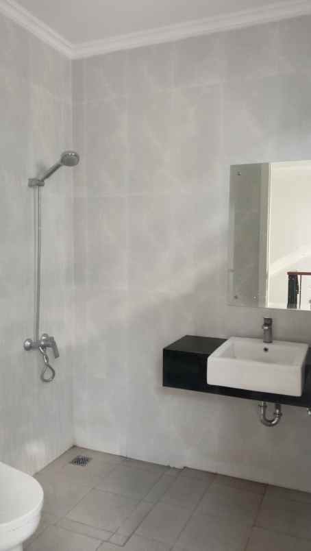 dijual rumah summarecon makassar