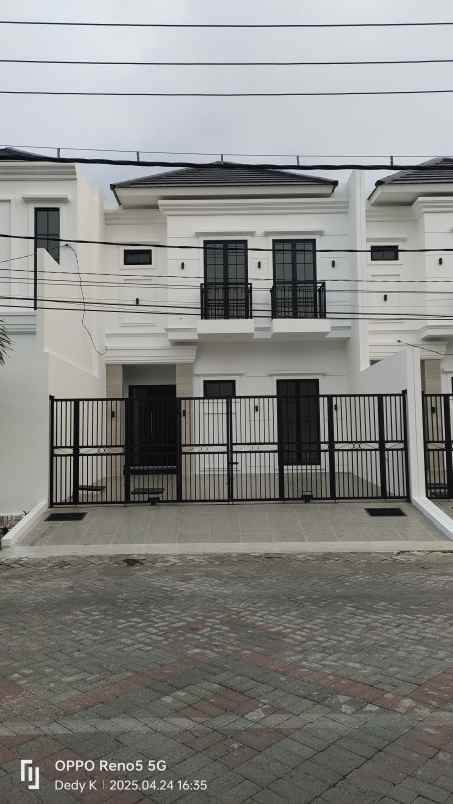 dijual rumah sutorejo