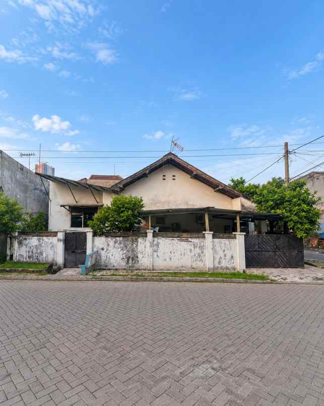 dijual rumah sutorejo selatan