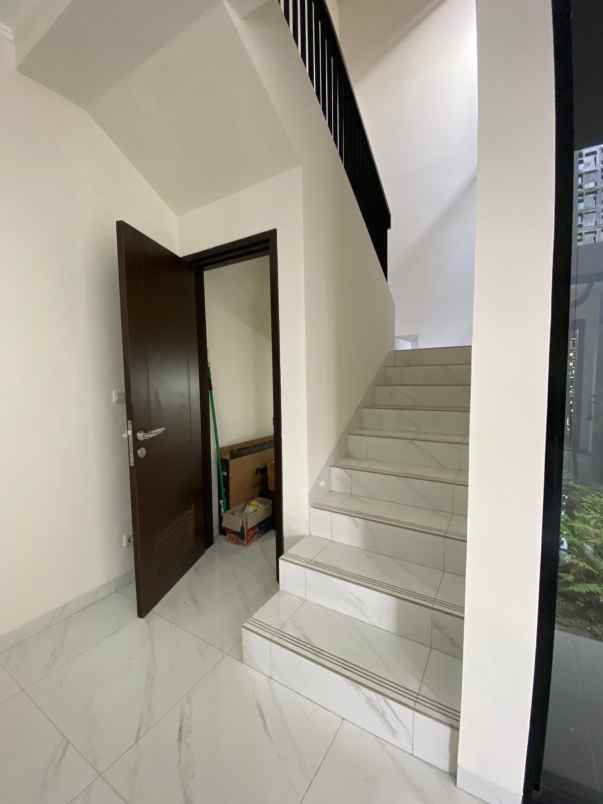 dijual rumah suvarna sutera cluster