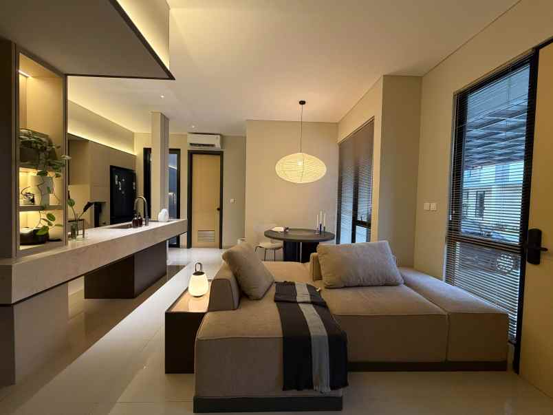 dijual rumah suvarna sutera cluster astha