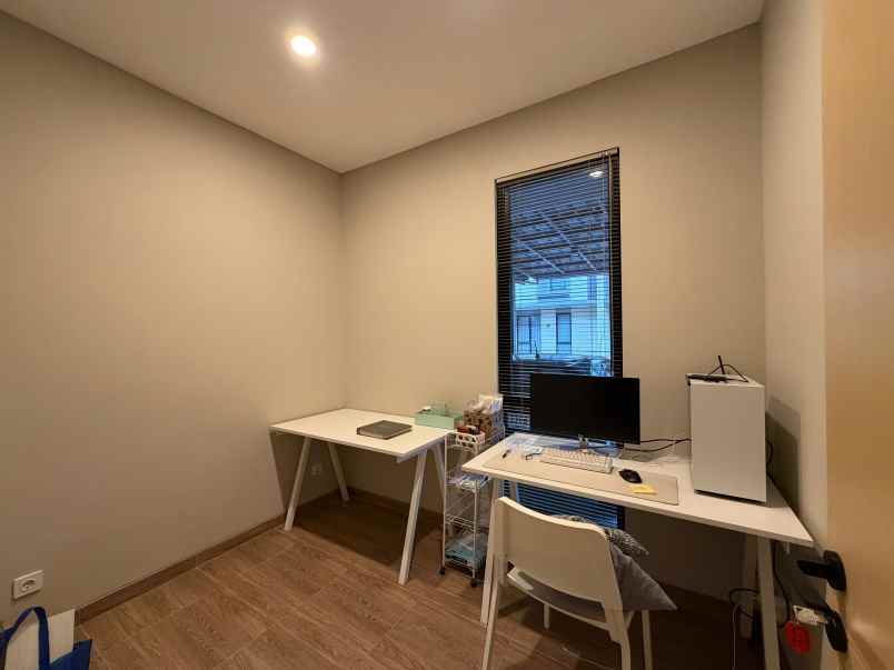 dijual rumah suvarna sutera cluster astha