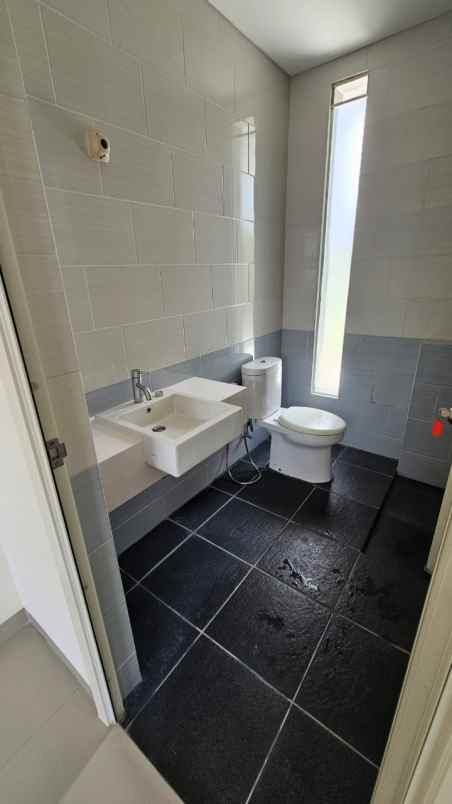 dijual rumah suvarna sutera cluster bahana