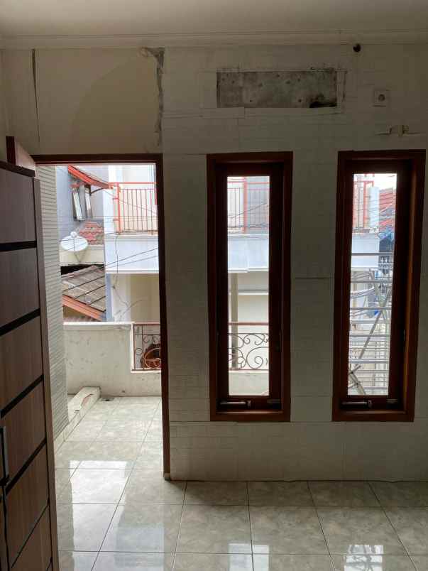 dijual rumah taman harapan baru