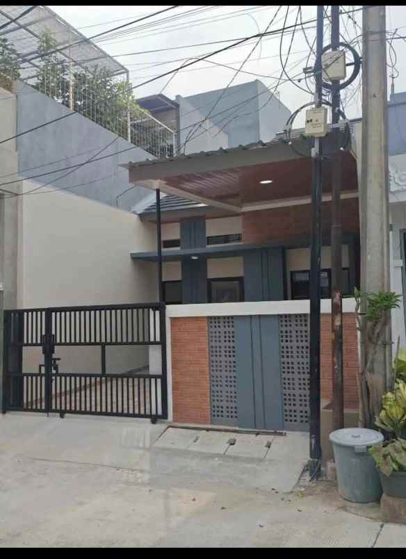 dijual rumah taman harapan baru kota