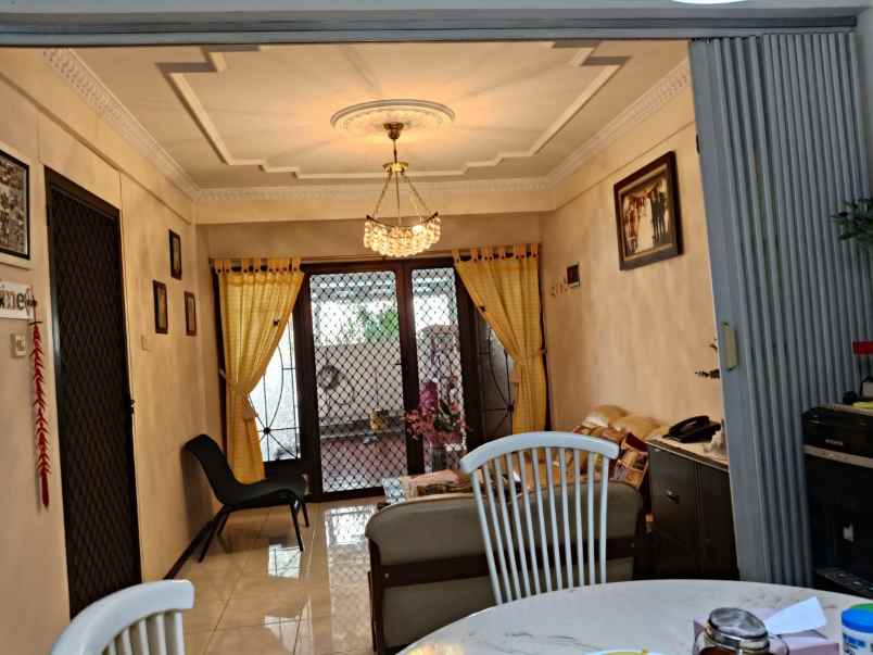 dijual rumah taman pegansaan indah