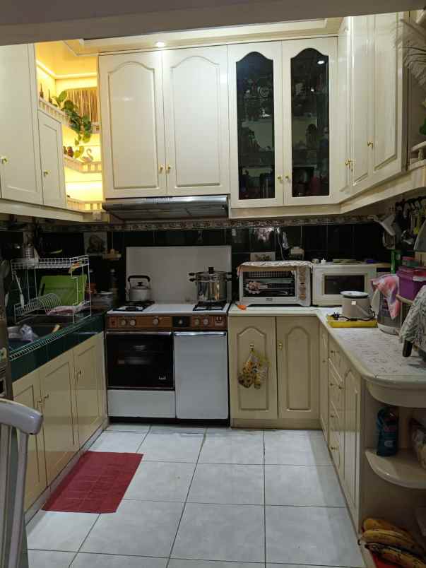 dijual rumah taman pegansaan indah