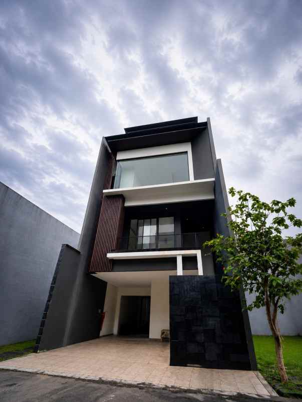 dijual rumah taman permata buana