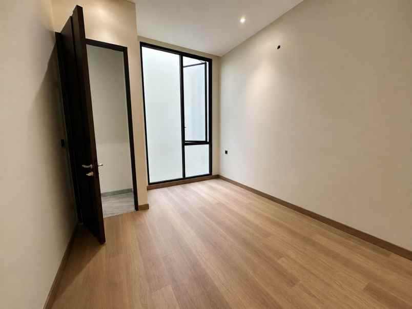 dijual rumah taman permata buana