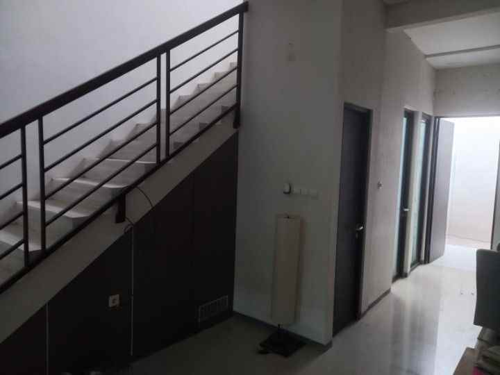 dijual rumah tambak medokan ayu