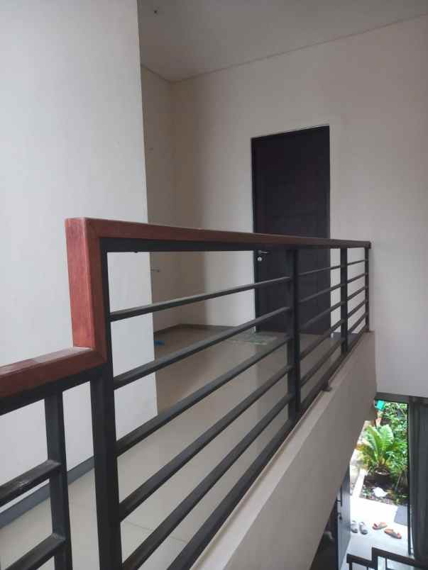 dijual rumah tambak medokan ayu