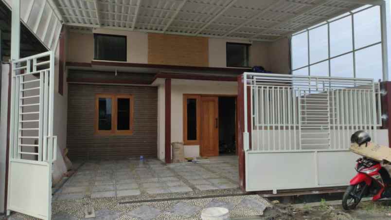 dijual rumah tambak medokan ayu rungkut