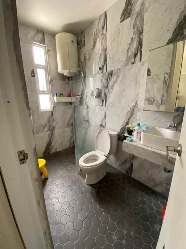 dijual rumah tamini residence cipayung