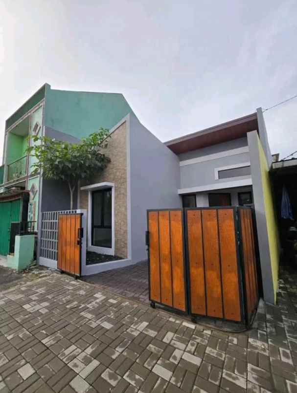 dijual rumah trihanggo