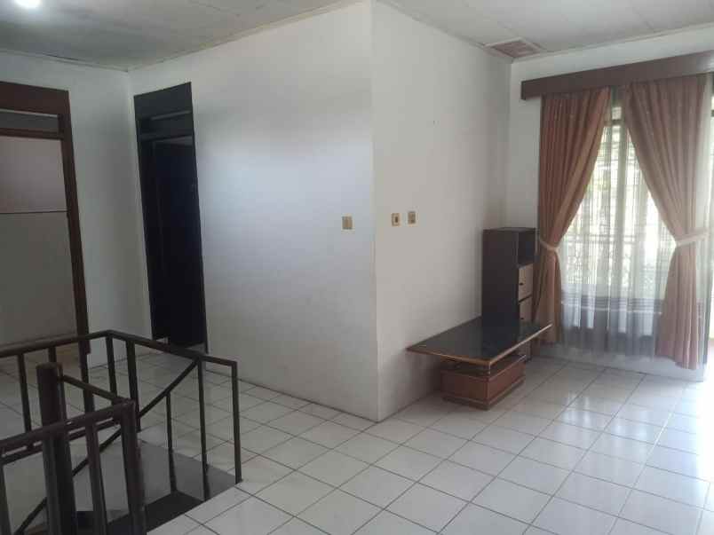 dijual rumah tubagus ismail dago bandung