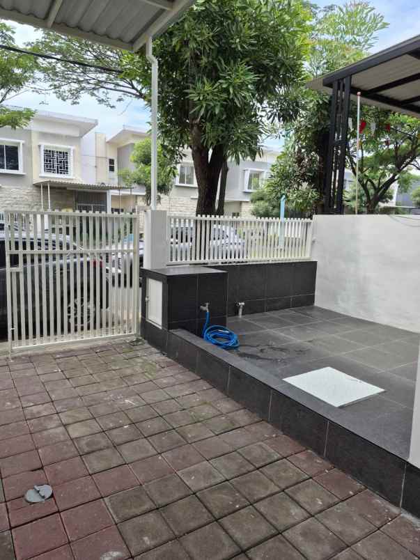dijual rumah valencia strait puri surya