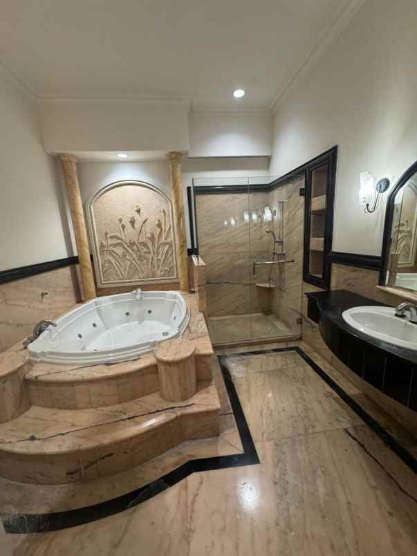 dijual rumah vbr 2 pakuwon indah